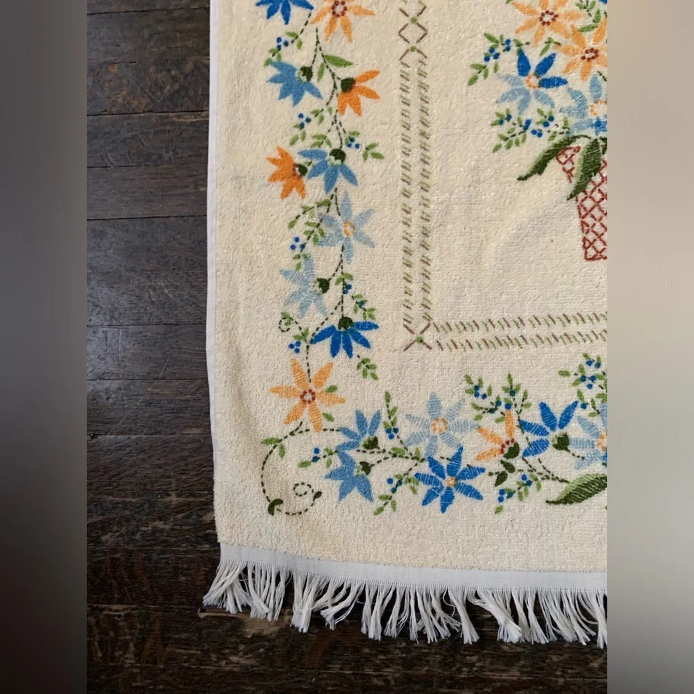 Vtg Lady Pepperell Flower Basket Floral Bath Towel 70s Grannycore Fringe